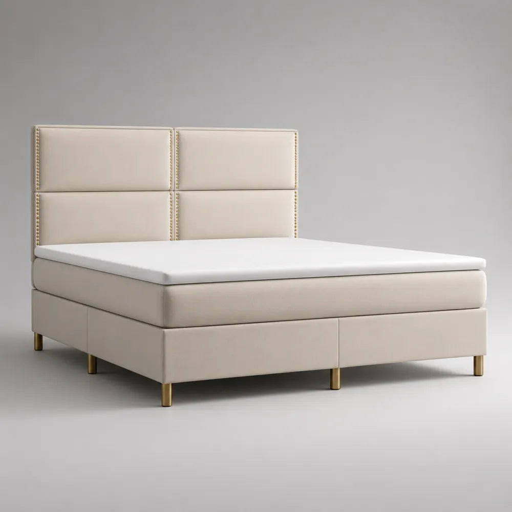 Letto matrimoniale imbottito in tessuto beige con testiera a pannelli e piedini dorati 160 x 200 cm