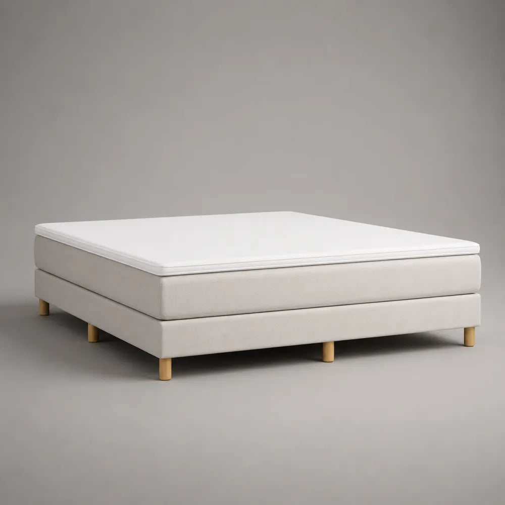 Letto matrimoniale imbottito in tessuto beige chiaro con struttura rialzata e gambe in legno 160 x 200 cm