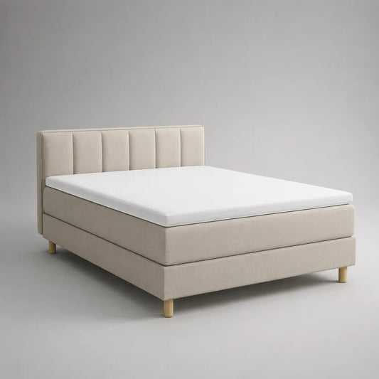 Letto matrimoniale imbottito in tessuto beige con testiera rettangolare a pannelli verticali e gambe in legno 160 x 200 cm